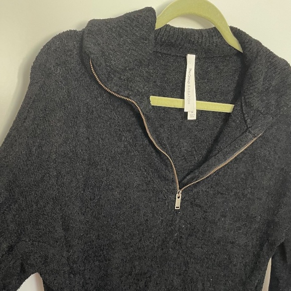 Aritzia The Group by Babaton Mock Neck 1/4 Zip Chenille Sweater Black M - Picture 5 of 6